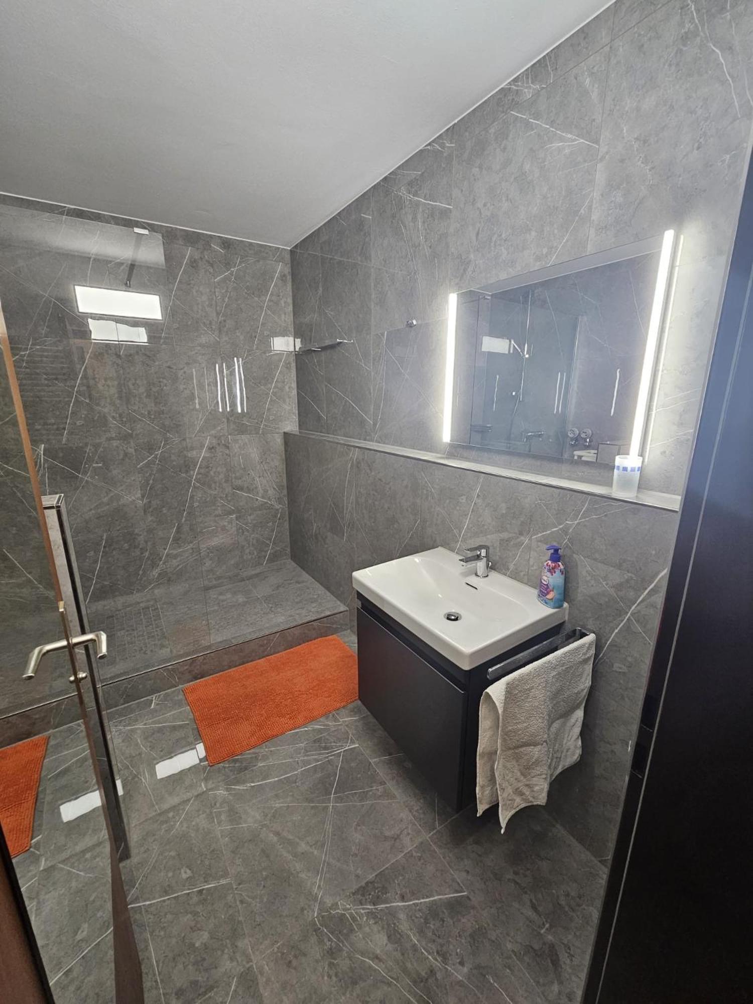 Panorama Apartment *